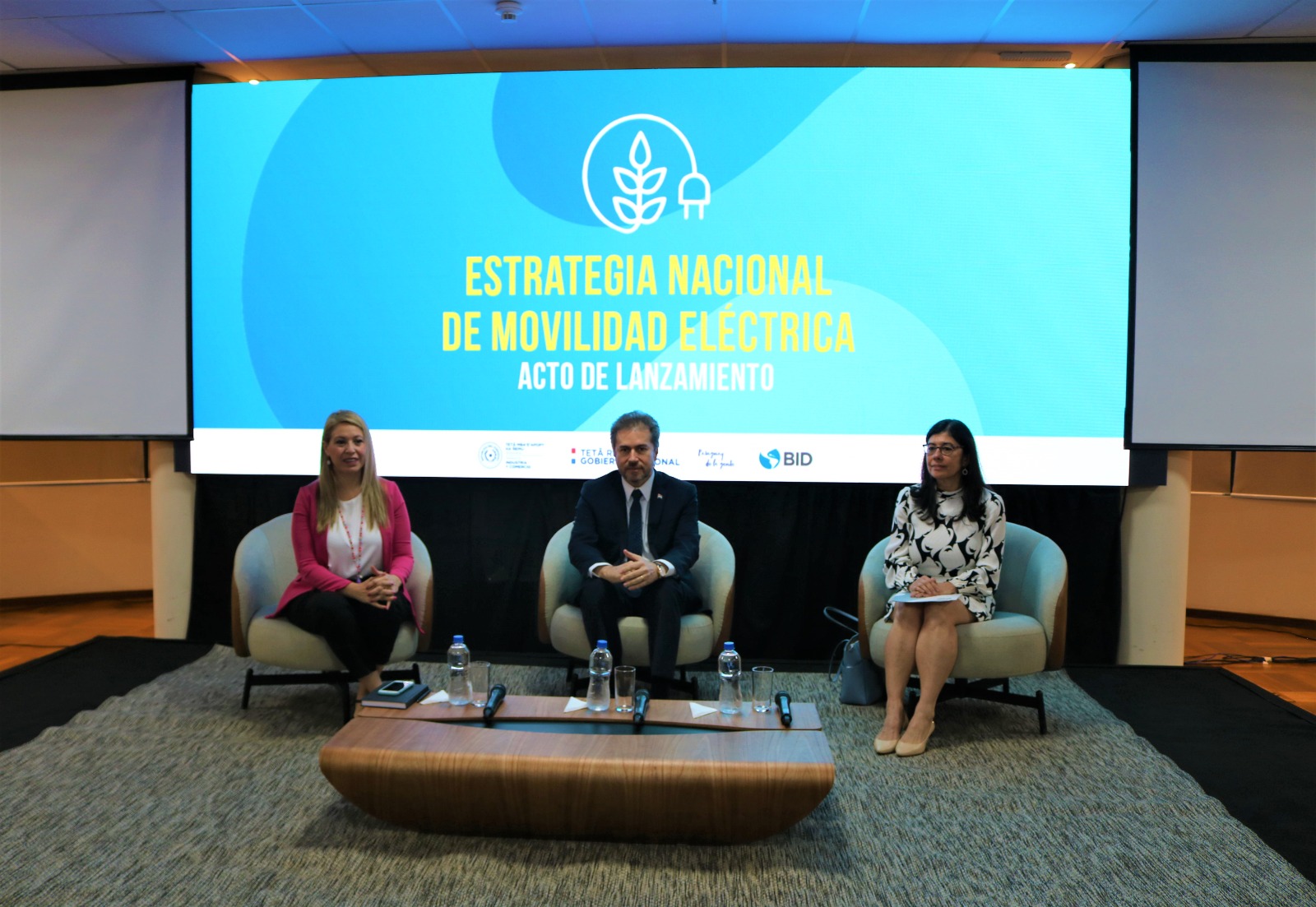 Lanzamiento de Estrategia Nacional de Movilidad Eléctrica en el MIC